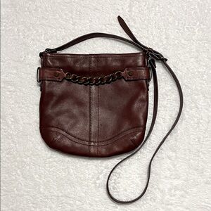 AMERICAN LEATHER CO. Brown Leather Crossbody Purse with Chunky Chain‎ Detail